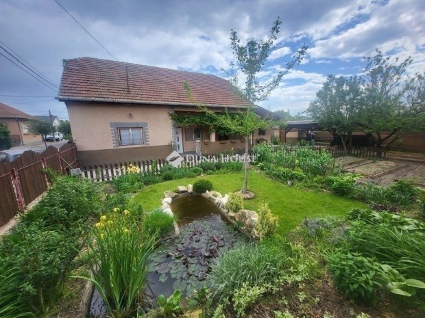 Elad� 121 nm-es h�z Vecs�s