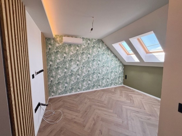 Elad� 122 nm-es h�z S�rv�r