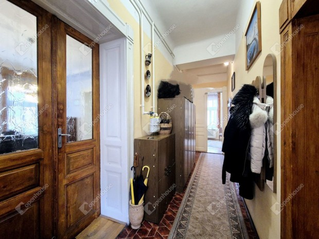 Elad� 122m2-es t�rsash�zi lak�s a Kazinczy utc�ban!