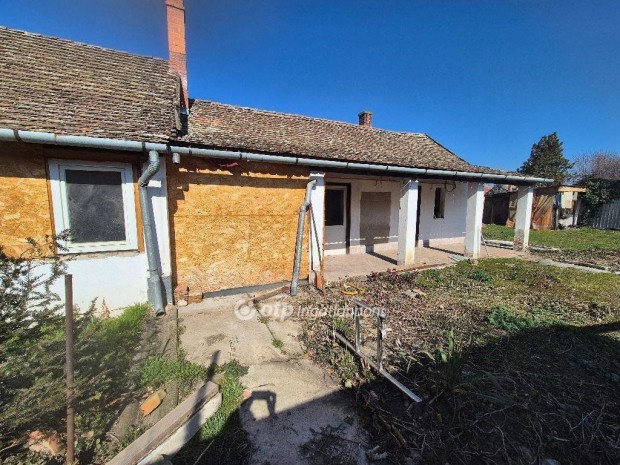 Elad� 123 nm-es h�z Szentes