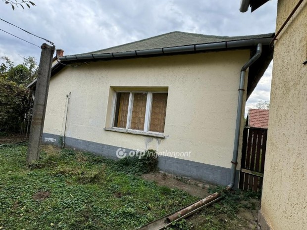 Elad� 124 nm-es h�z Tiszaf�red