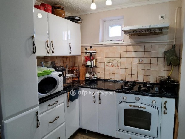 Elad� 125 nm-es h�z Hatvan