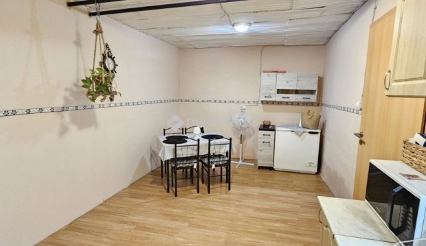 Elad� 126 nm-es h�z Baksa