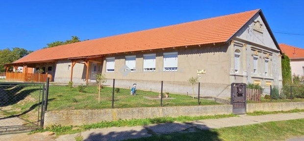 Elad� 126 nm-es h�z Baksa