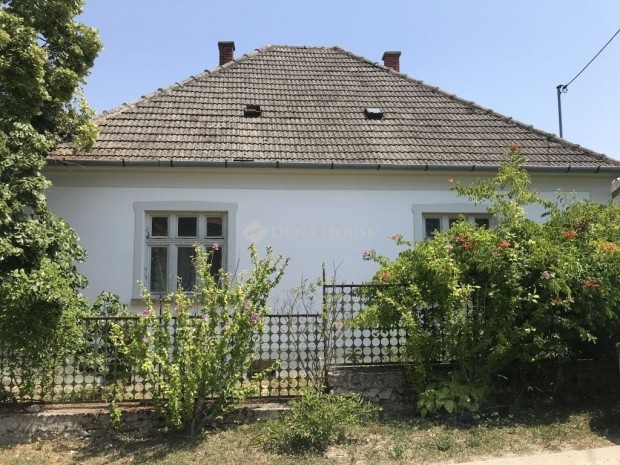 Elad� 126 nm-es h�z Mencshely