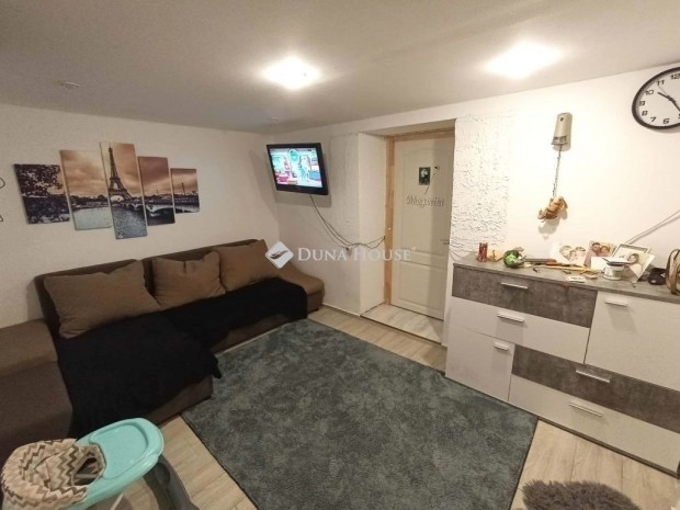 Elad� 126 nm-es h�z Nagys�p