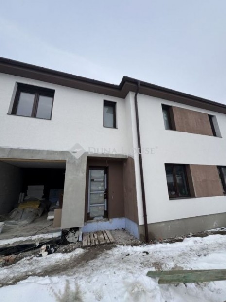 Elad� 126 nm-es h�z Vecs�s