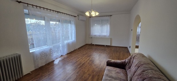 Elad� 127 nm-es Csal�di h�z Nagyvenyim