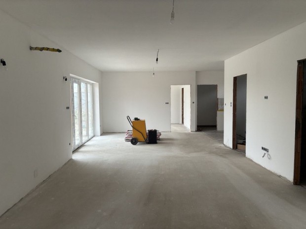 Elad� 127 nm-es �j �p�t�s� Csal�di h�z �rhida