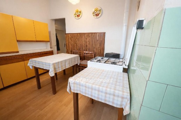 Elad� 127 nm-es h�z Derecske