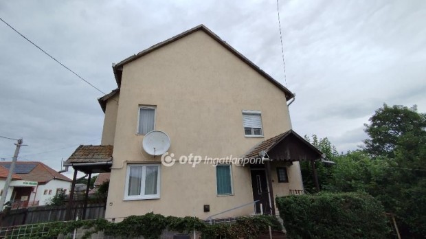 Elad� 127 nm-es h�z J�szfels�szentgy�rgy