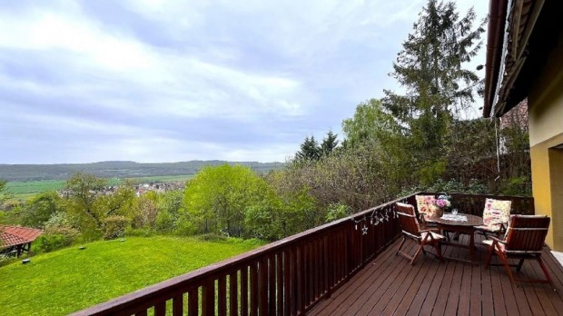 Elad� 127 nm-es h�z Pilissz�nt�