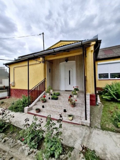 Elad� 128 nm-es Csal�di h�z Nagyberki