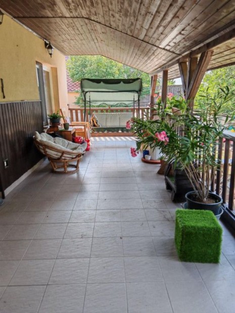 Elad� 128 nm-es Csal�di h�z P�cel