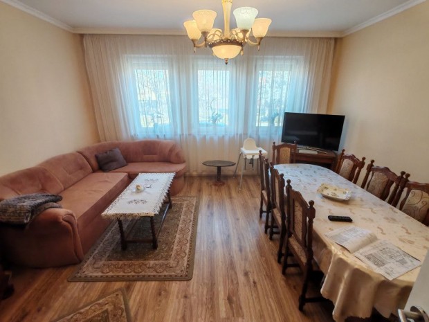 Elad� 128 nm-es �jszer� �llapot� Csal�di h�z Szeged Hargitai utca