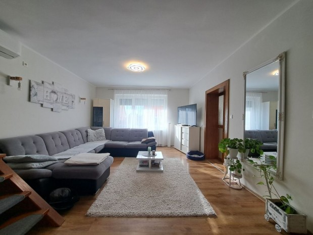 Elad� 128 nm-es h�z Baja