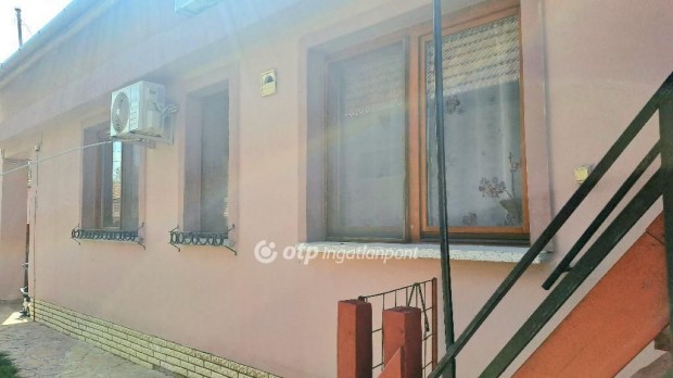 Elad� 128 nm-es h�z Gyula