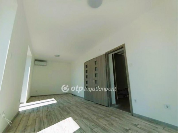 Elad� 129 nm-es h�z Gy�ngy�s