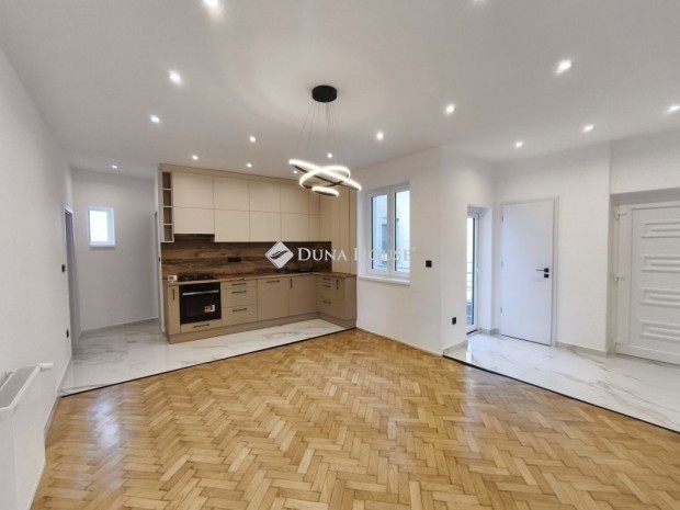 Elad� 129 nm-es lak�s P�cs