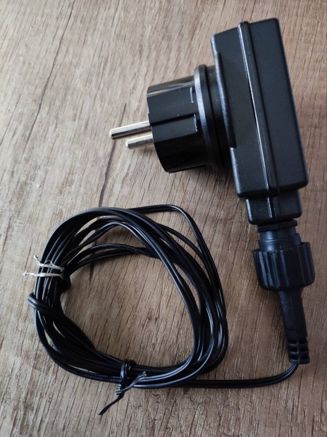 Elad 12V-os tpegysg.