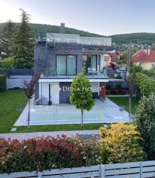 Elad� 130 nm-es h�z Balatonf�red