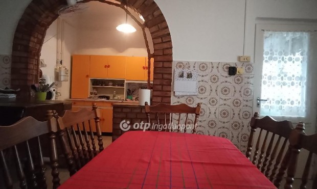 Elad� 130 nm-es h�z Beretty��jfalu