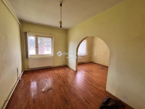 Elad� 130 nm-es h�z Hark�ny