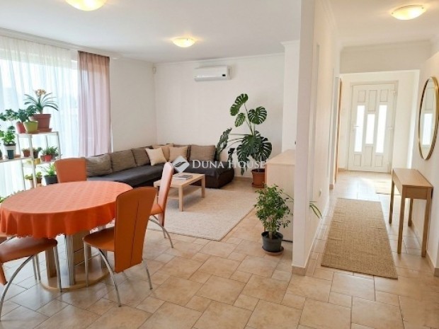 Elad� 130 nm-es h�z Szeged