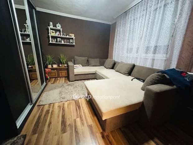 Elad� 135 nm-es h�z K�kcse