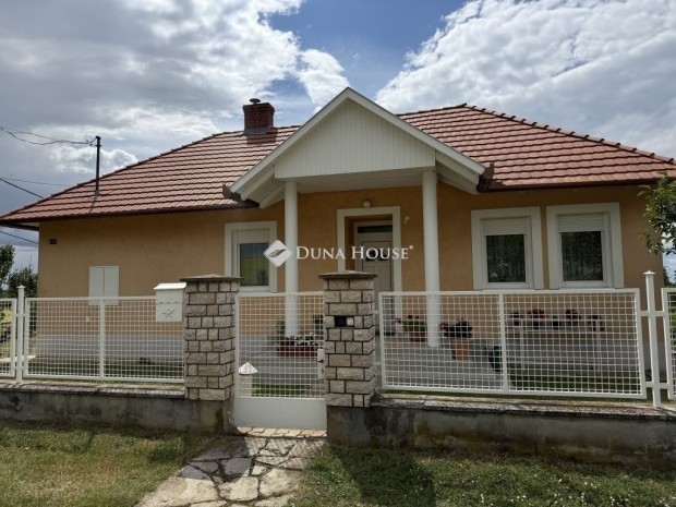 Elad� 135 nm-es h�z P�cs