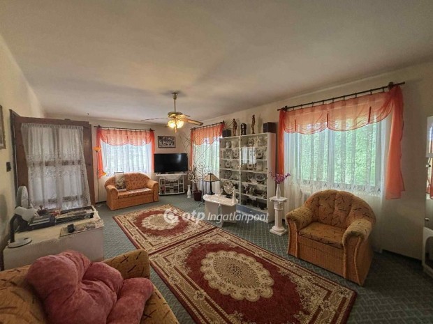 Elad� 135 nm-es h�z Szalaszend