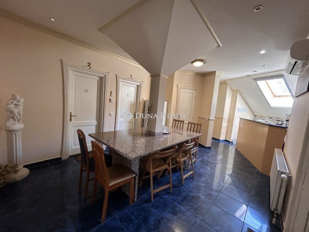 Elad� 135 nm-es lak�s Baja