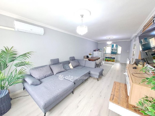 Elad� 135 nm-es lak�s Szolnok