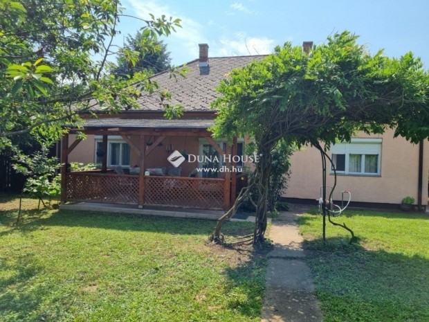 Elad� 136 nm-es h�z Balatonszemes