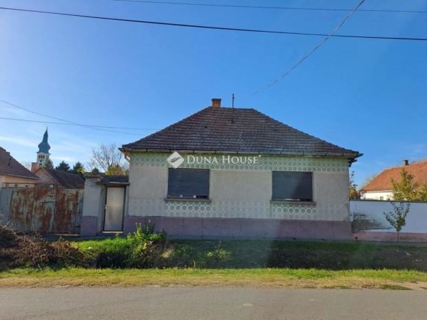 Elad� 136 nm-es h�z Katym�r