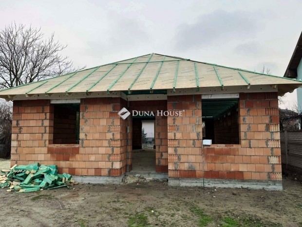 Elad� 136 nm-es h�z Szigetszentmikl�s