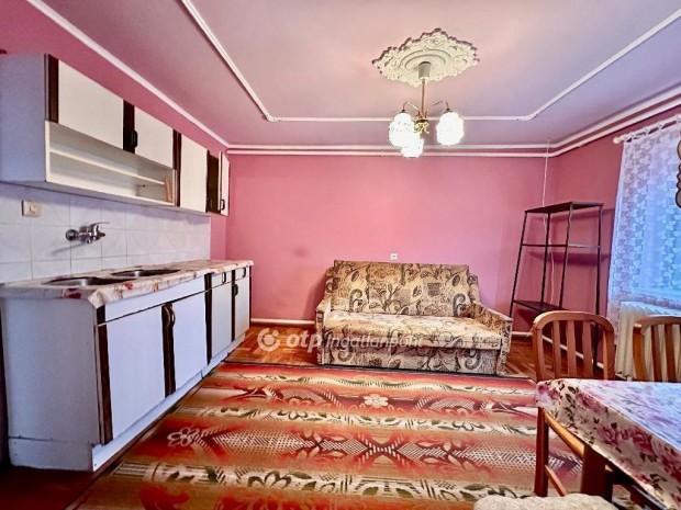 Elad� 137 nm-es h�z Albertirsa