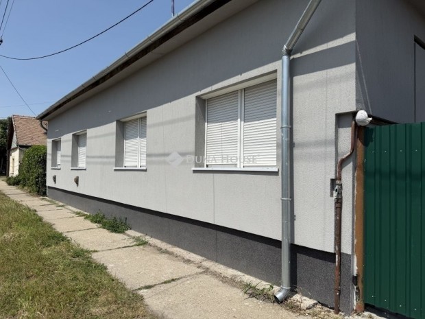 Elad� 137 nm-es lak�s Monor