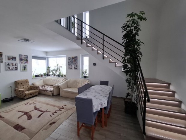 Elad� 138 nm-es �jszer� �llapot� Csal�di h�z Ebes