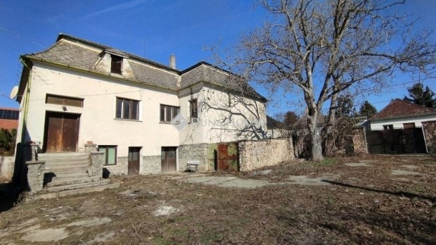 Elad� 138 nm-es h�z Peresznye