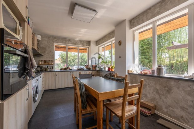 Elad� 138 nm-es h�z Szigethalom