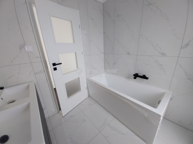 Elad� 139 nm-es h�z Szeged