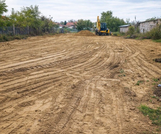 Elad� 1405 nm-es telek J�szf�nyszaru