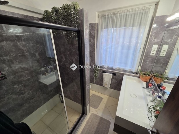 Elad� 140 nm-es h�z Dunakeszi