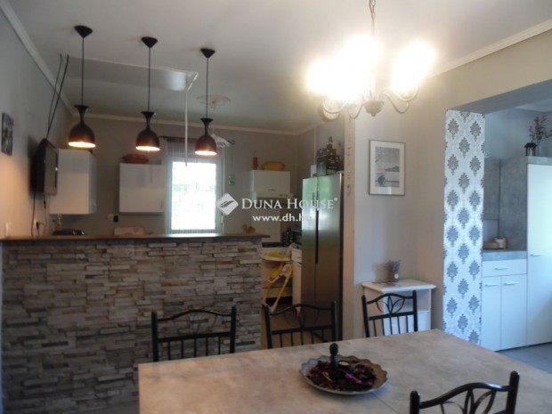 Elad� 140 nm-es h�z Kecskem�t