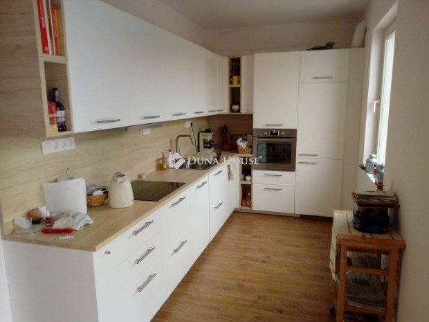 Elad� 140 nm-es h�z P�cs