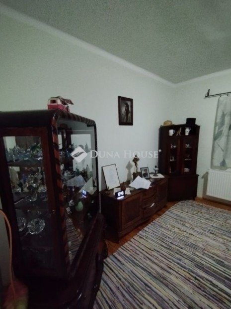 Elad� 140 nm-es h�z R�szke