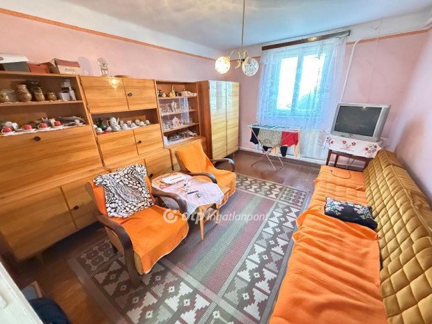 Elad� 140 nm-es h�z Tiszak�cske