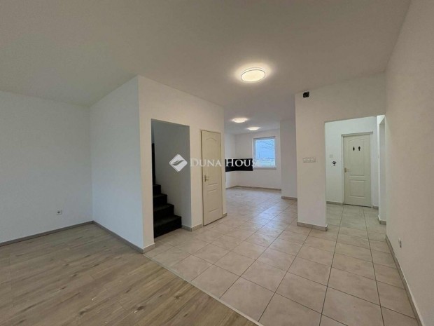 Elad� 140 nm-es h�z �jlengyel