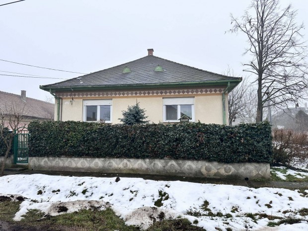 Elad� 141 m2 csal�di h�z D�ny egyik nyugodt, rendezett utc�j�ban